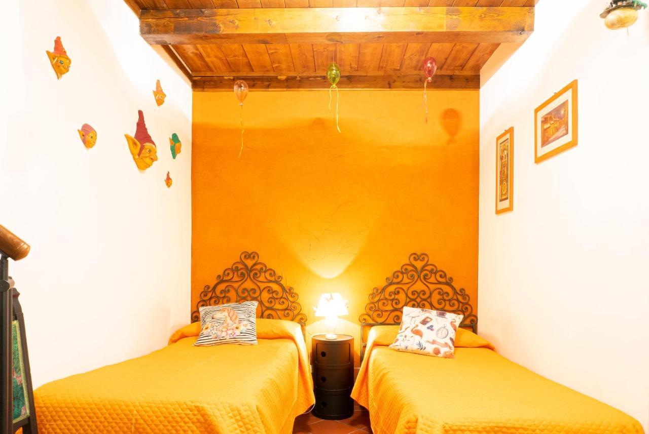 Le Streghe Rooms E Art,Centralissimo Con Garage Su Richiesta 利沃诺 外观 照片