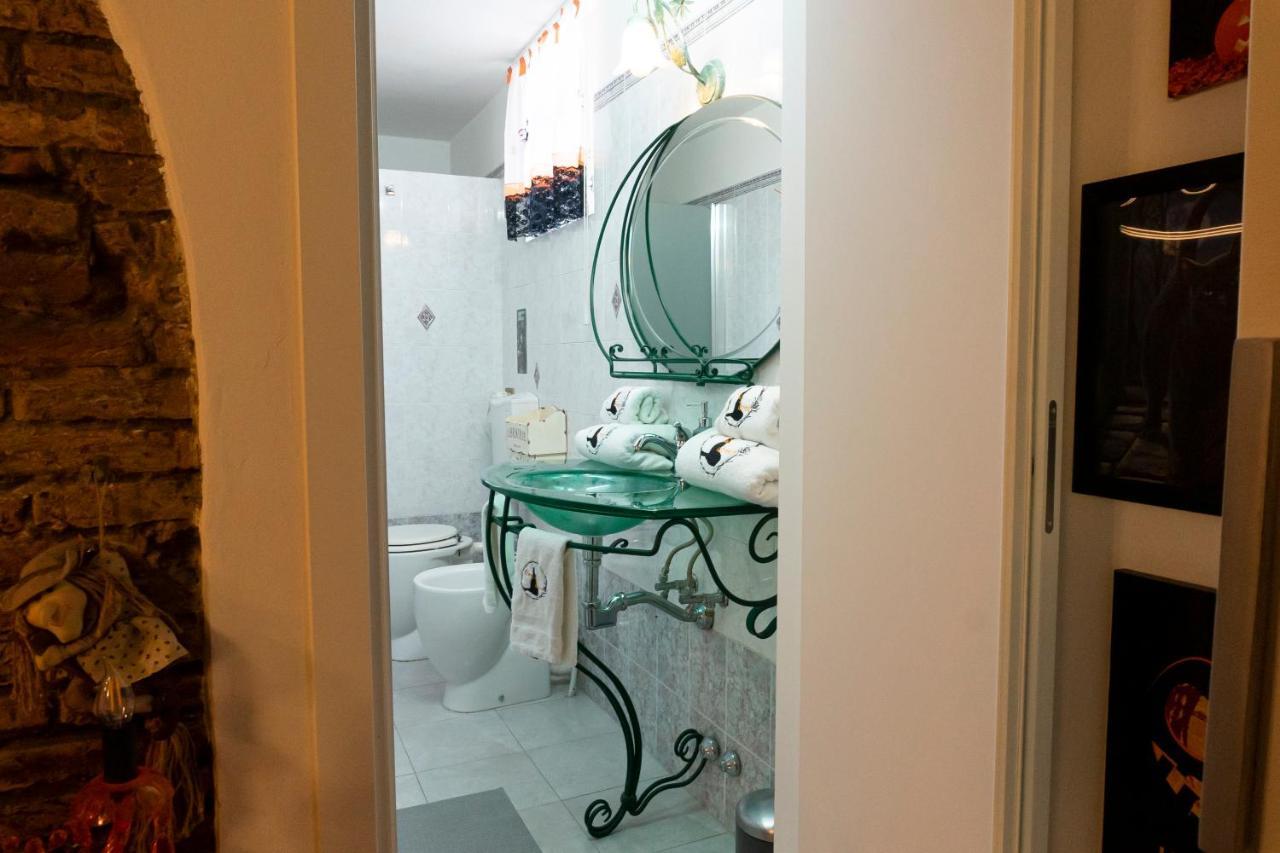 Le Streghe Rooms E Art,Centralissimo Con Garage Su Richiesta 利沃诺 外观 照片